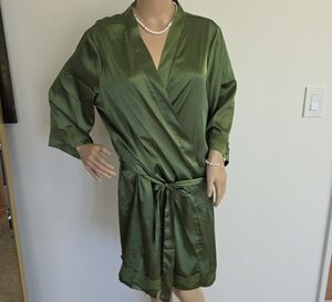 Eqouaer Birdy Grey Elegant Olive Green Shiny Satin Robe with Lace